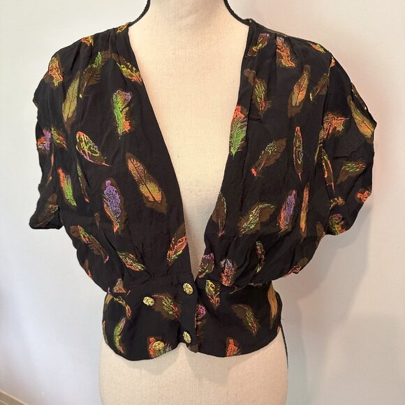 Motel Rocks  Black Multi Color Feather Print Crop Top Flutter Sleeve M EUC - Picture 8 of 8